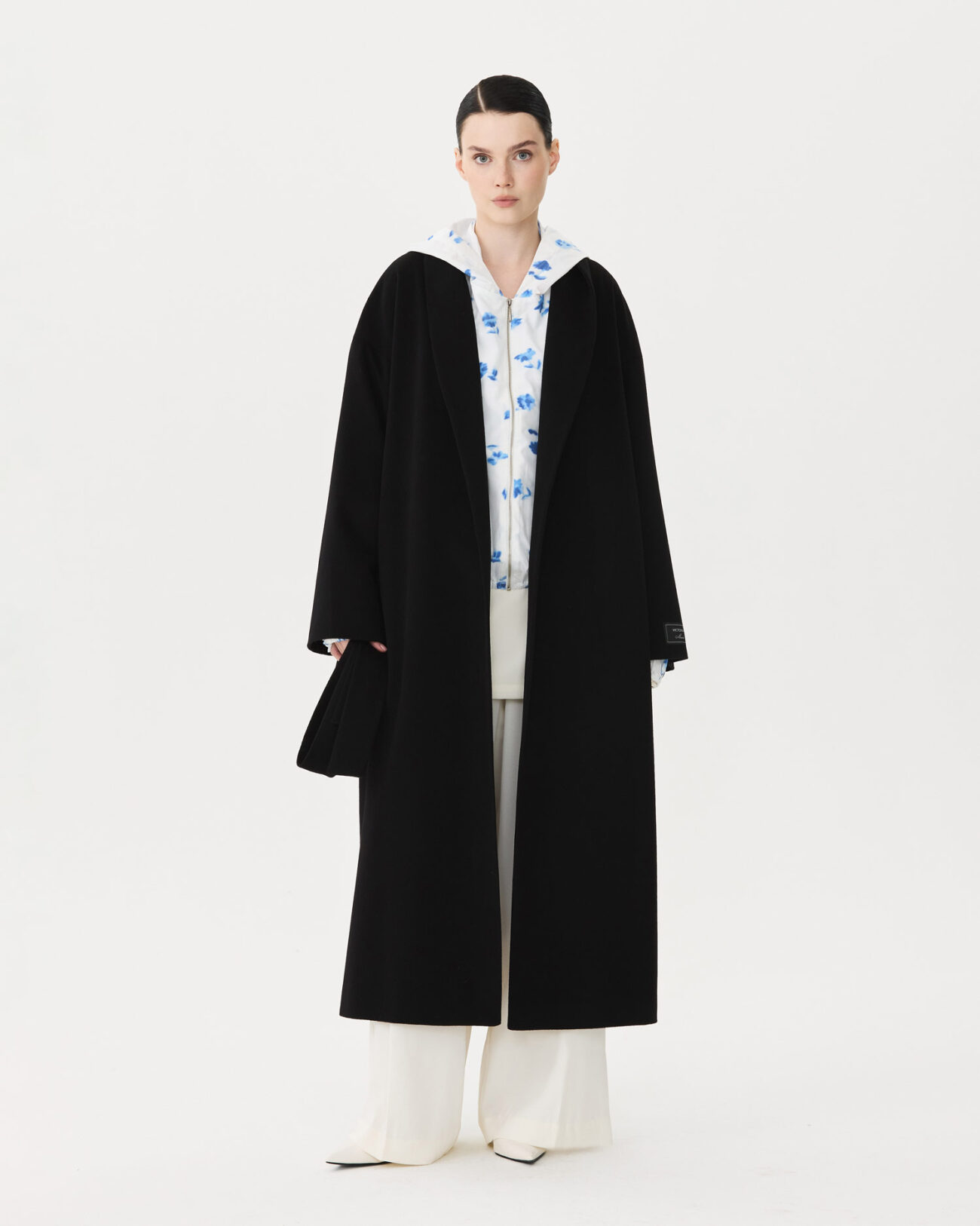 Женское пальто из коллекции Fall-Winter 24/25 Victoria Andreyanova