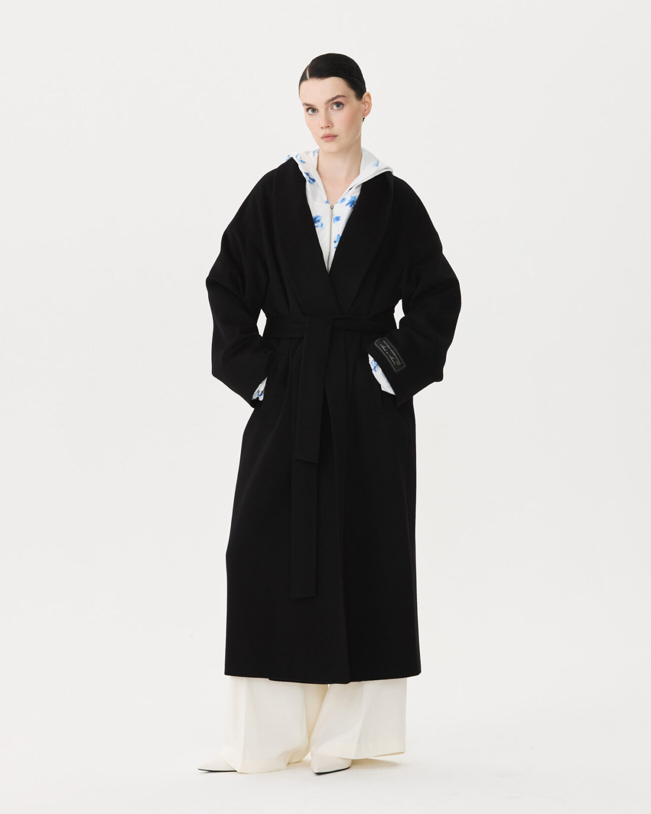 Женское пальто из коллекции Fall-Winter 24/25 Victoria Andreyanova