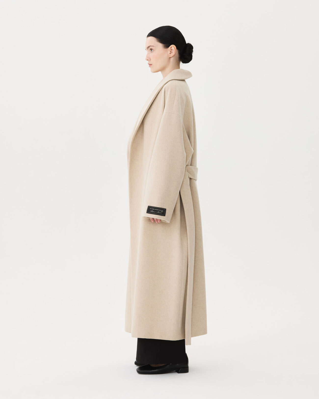 Женское пальто из коллекции Fall-Winter 24/25 Victoria Andreyanova