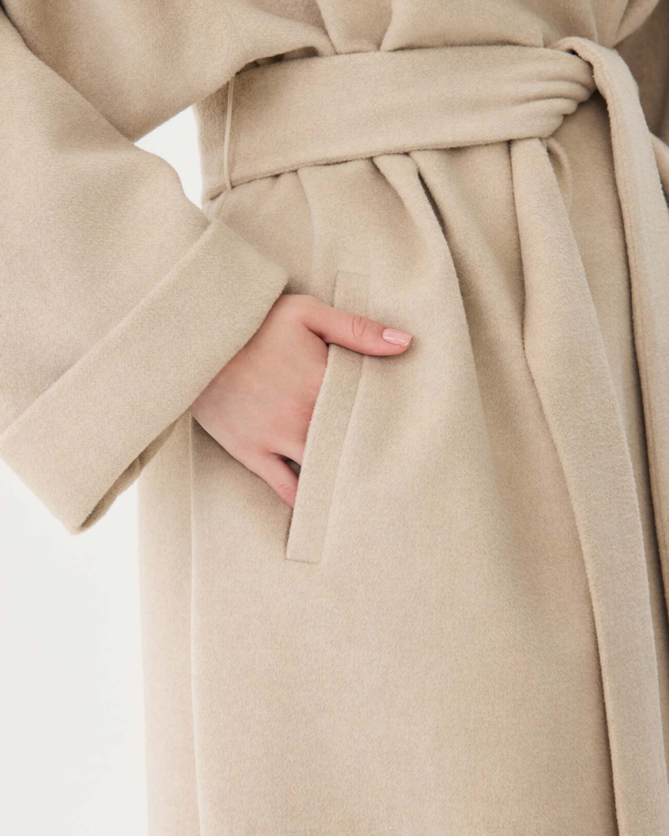 Женское пальто из коллекции Fall-Winter 24/25 Victoria Andreyanova