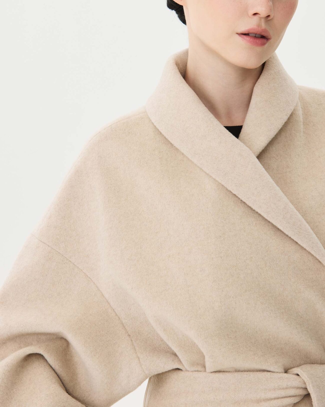 Женское пальто из коллекции Fall-Winter 24/25 Victoria Andreyanova