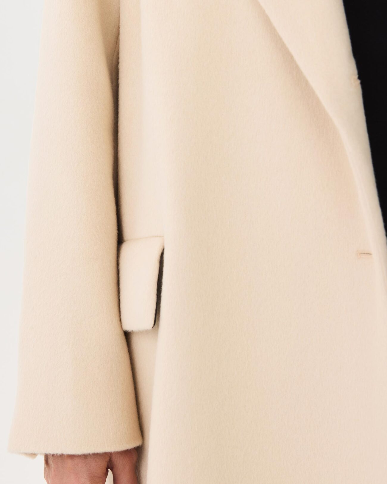 Пальто из коллекции Fall-Winter 24/25 Victoria Andreyanova