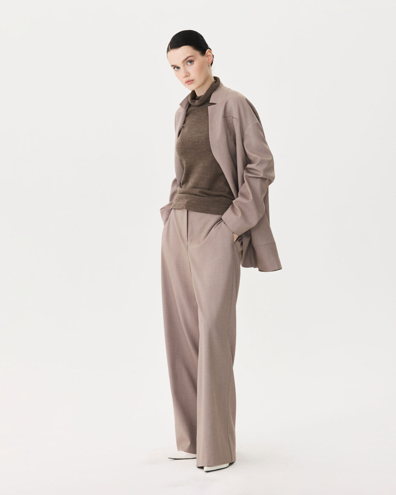 Брюки из коллекции Fall-Winter 25/26 Victoria Andreyanova