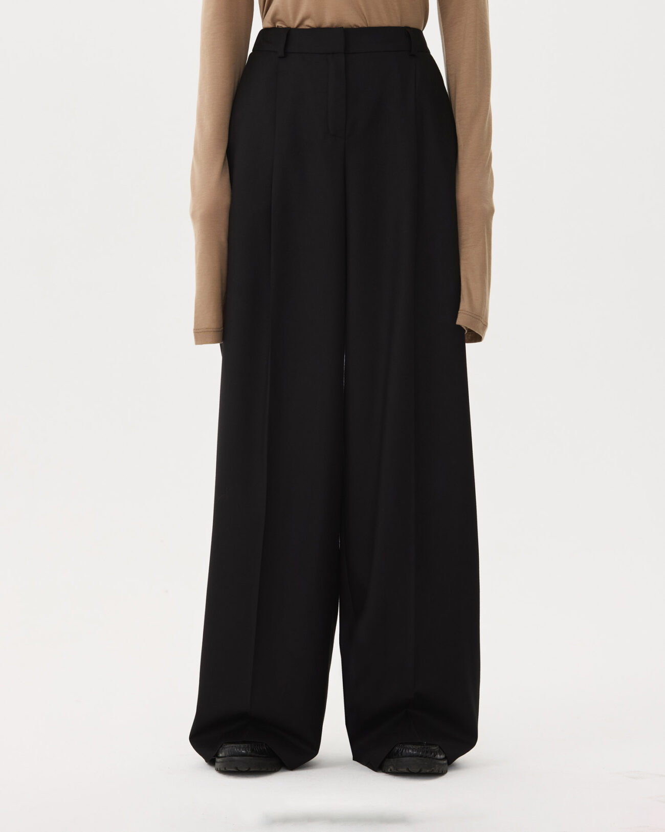 Брюки из коллекции Fall-Winter 25/26 Victoria Andreyanova