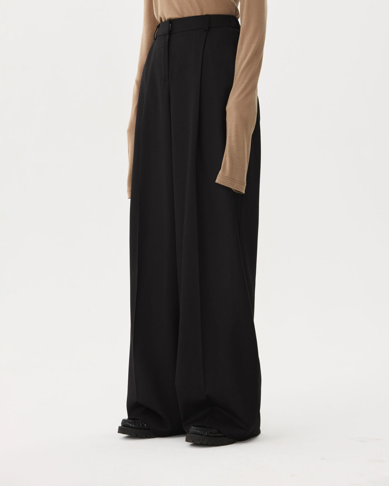 Брюки из коллекции Fall-Winter 25/26 Victoria Andreyanova