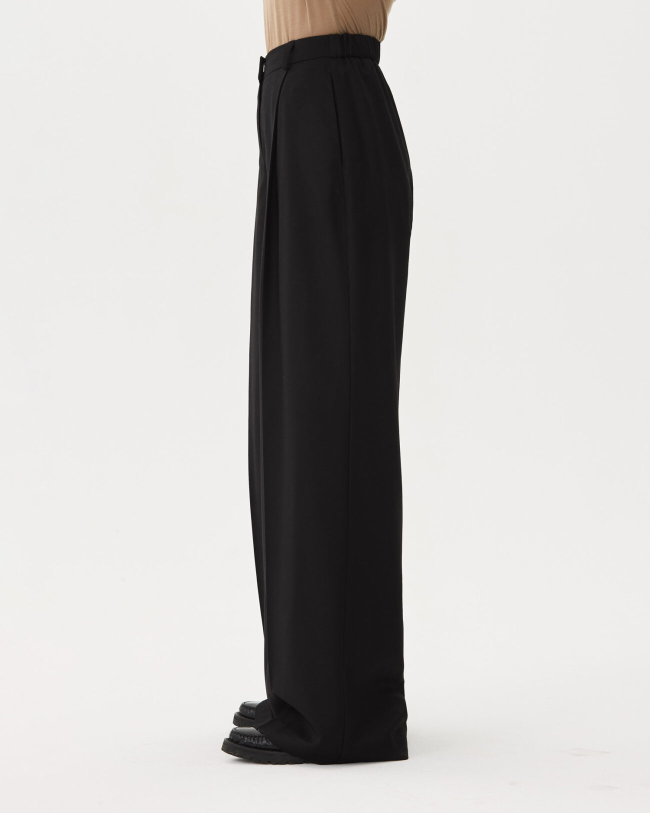 Брюки из коллекции Fall-Winter 25/26 Victoria Andreyanova