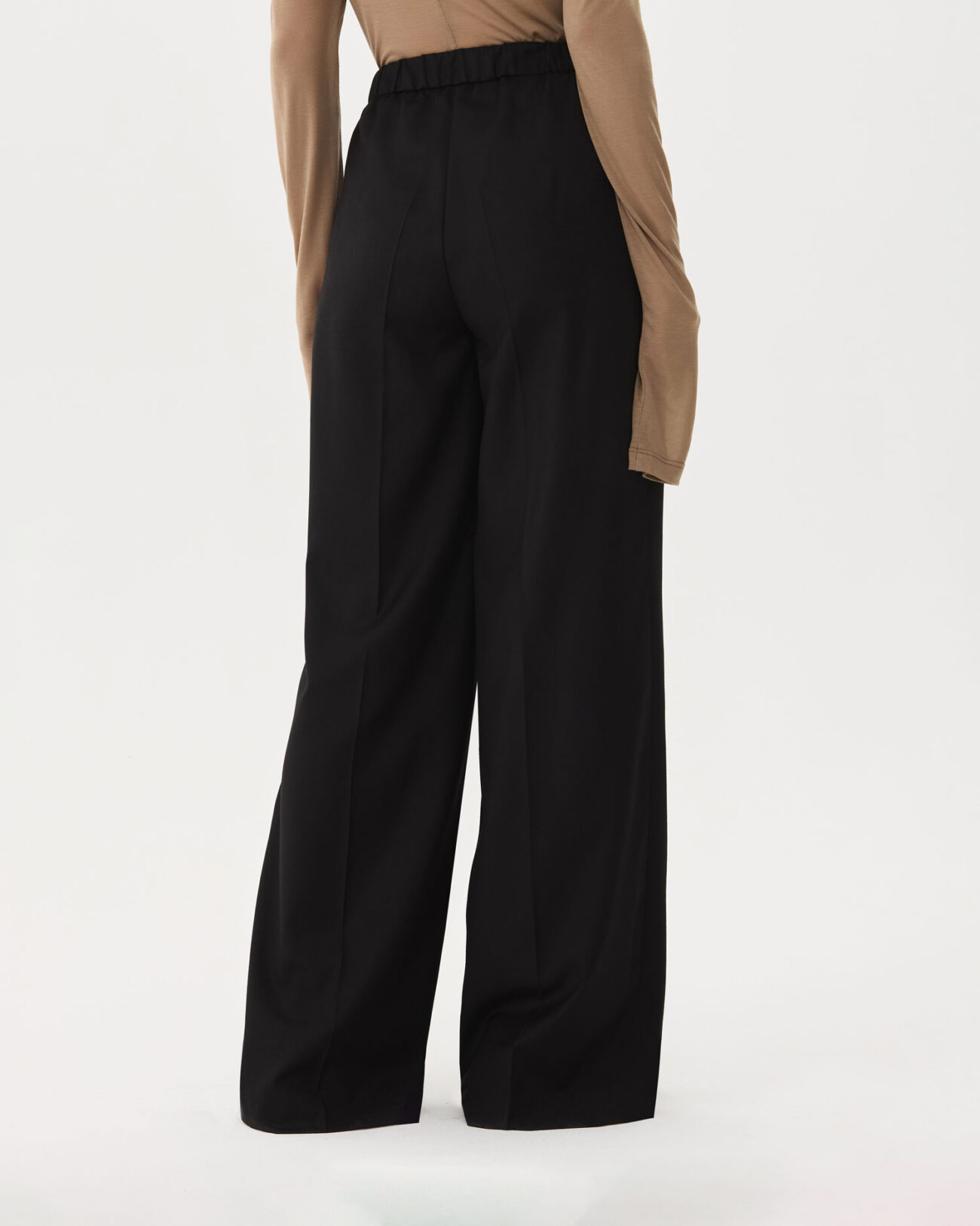 Брюки из коллекции Fall-Winter 25/26 Victoria Andreyanova