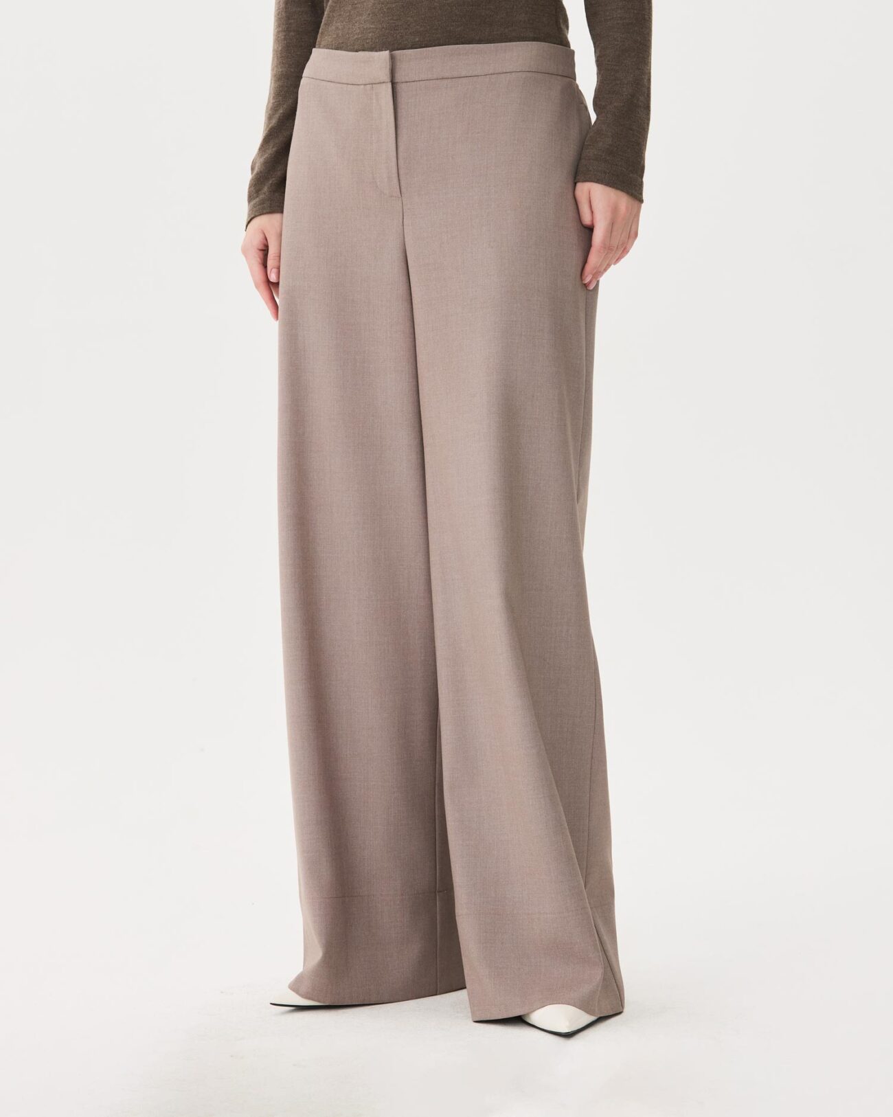 Брюки из коллекции Fall-Winter 25/26 Victoria Andreyanova