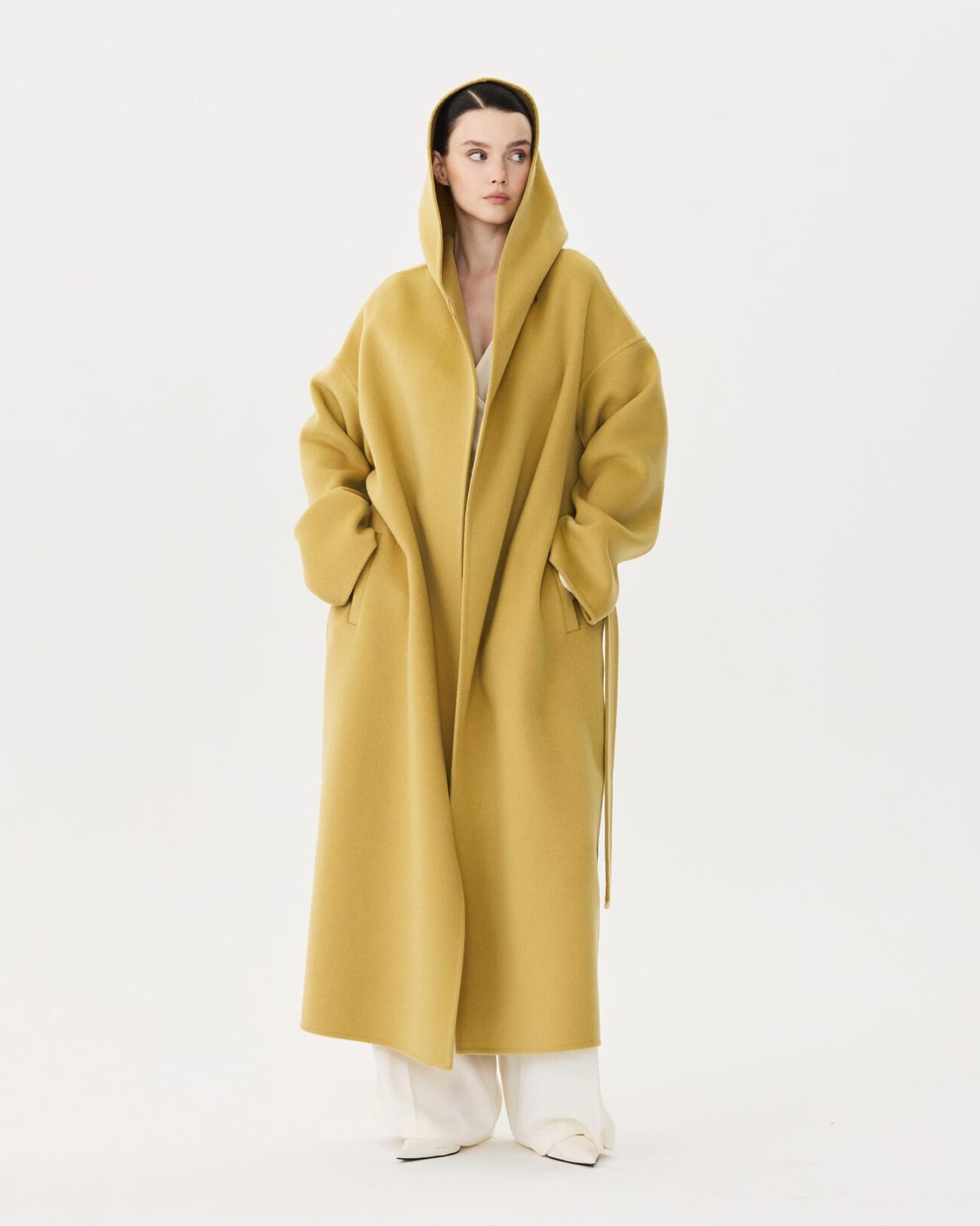 Женское пальто из коллекции Fall-Winter 25/26 Victoria Andreyanova