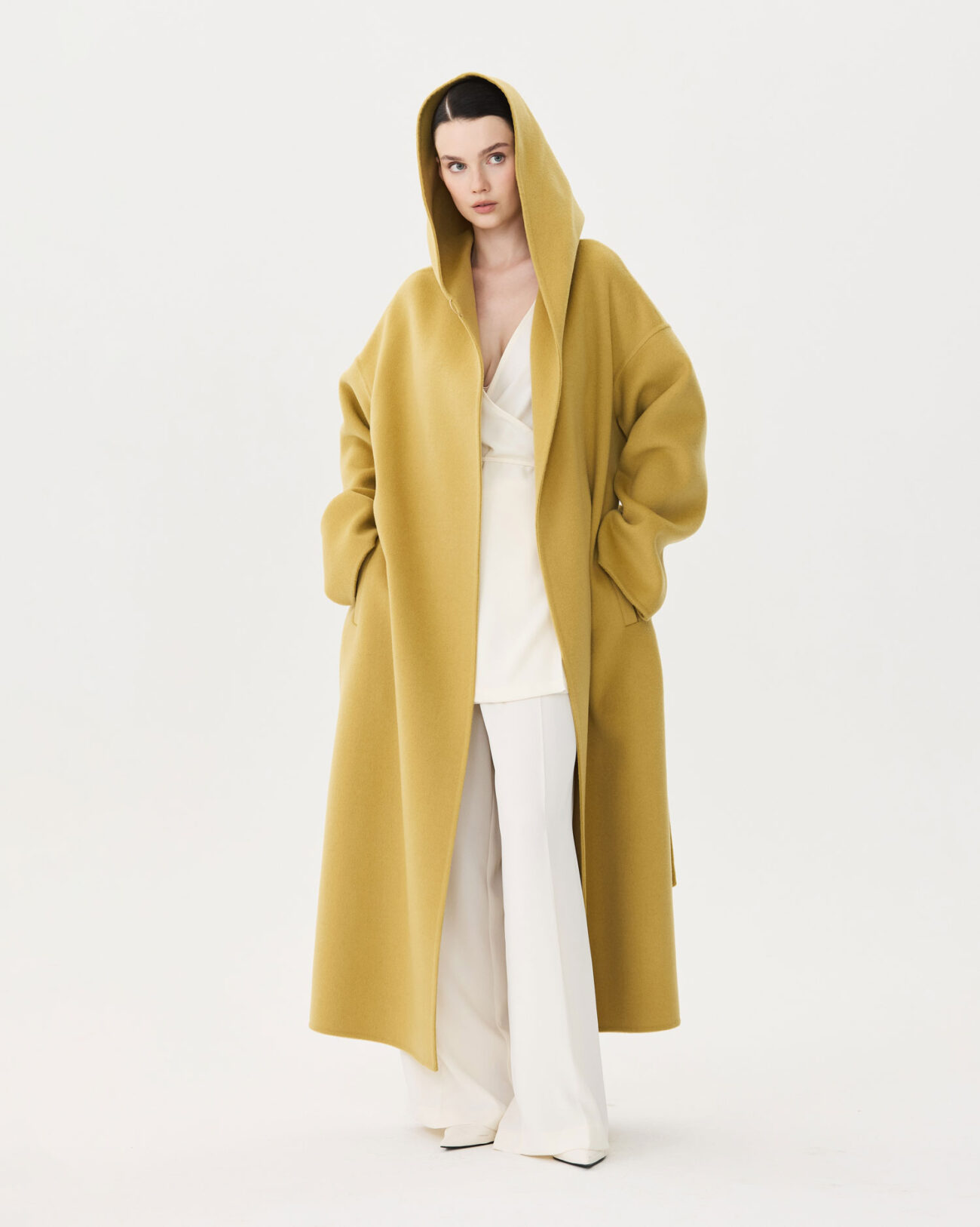 Женское пальто из коллекции Fall-Winter 25/26 Victoria Andreyanova