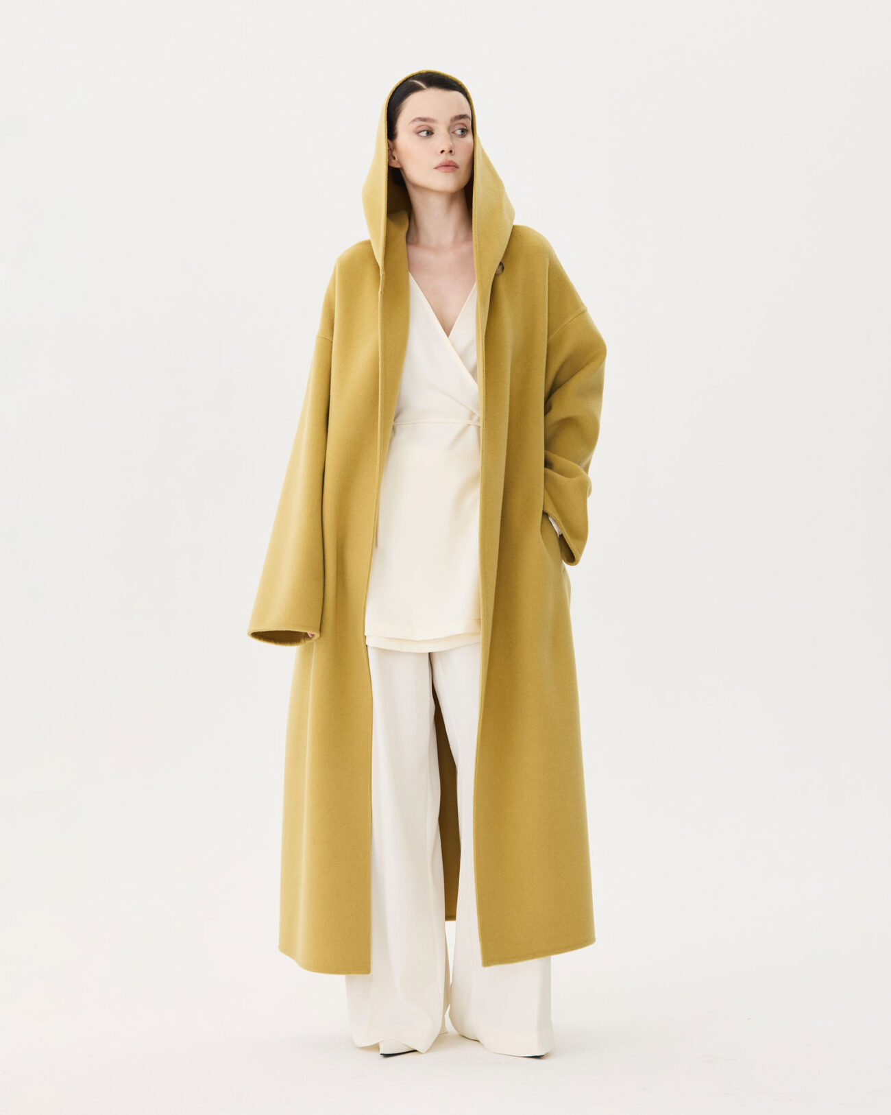 Женское пальто из коллекции Fall-Winter 25/26 Victoria Andreyanova