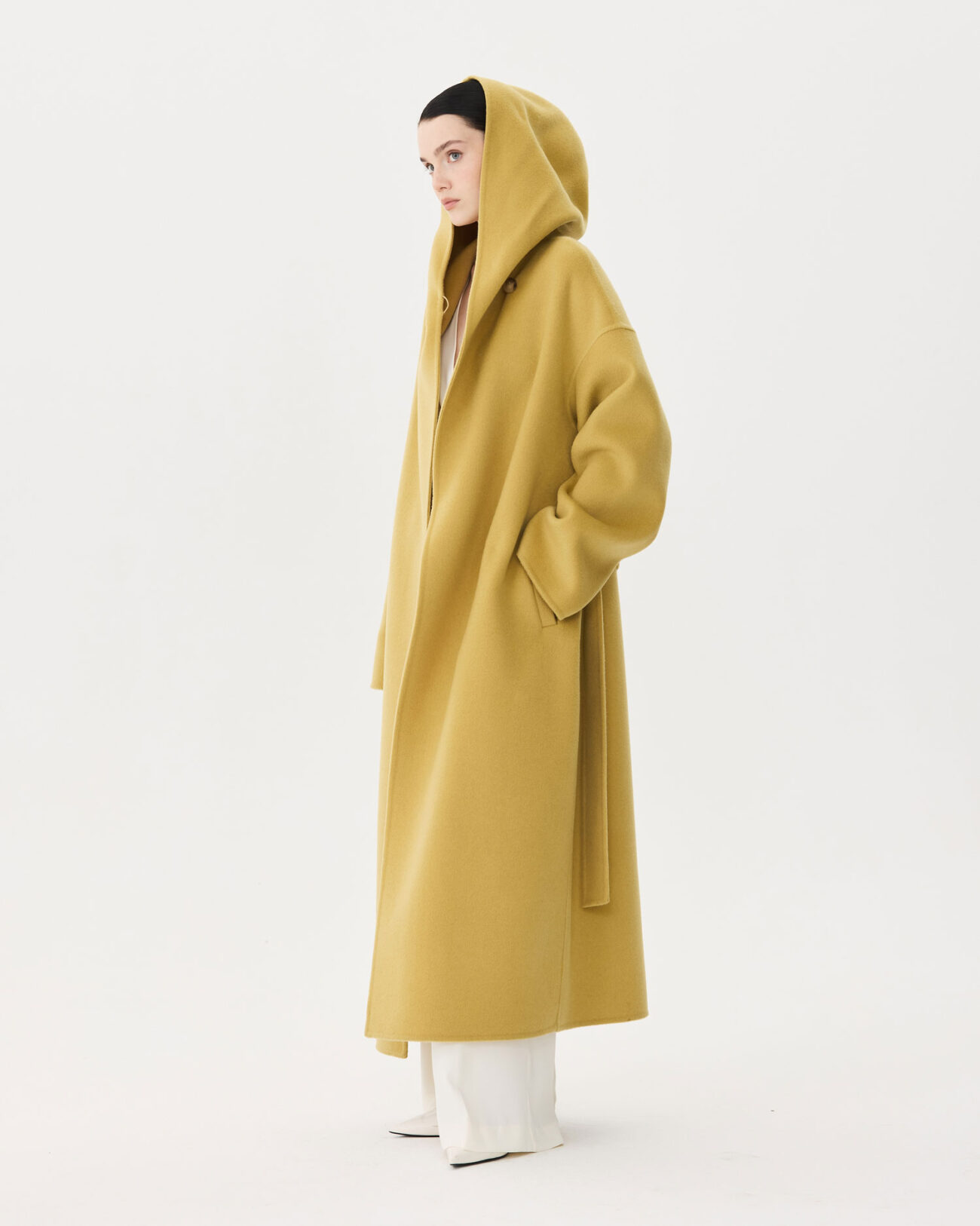 Женское пальто из коллекции Fall-Winter 25/26 Victoria Andreyanova