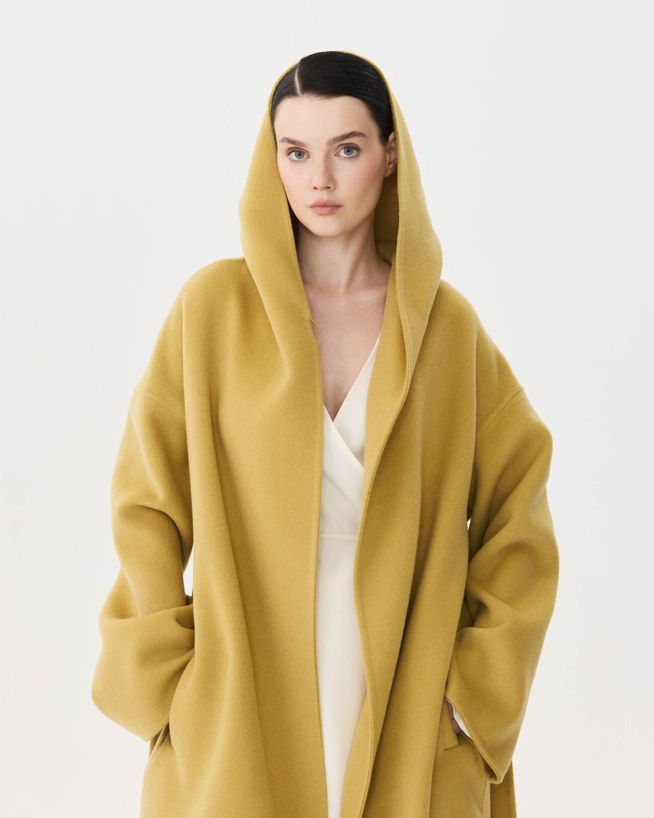 Женское пальто из коллекции Fall-Winter 25/26 Victoria Andreyanova
