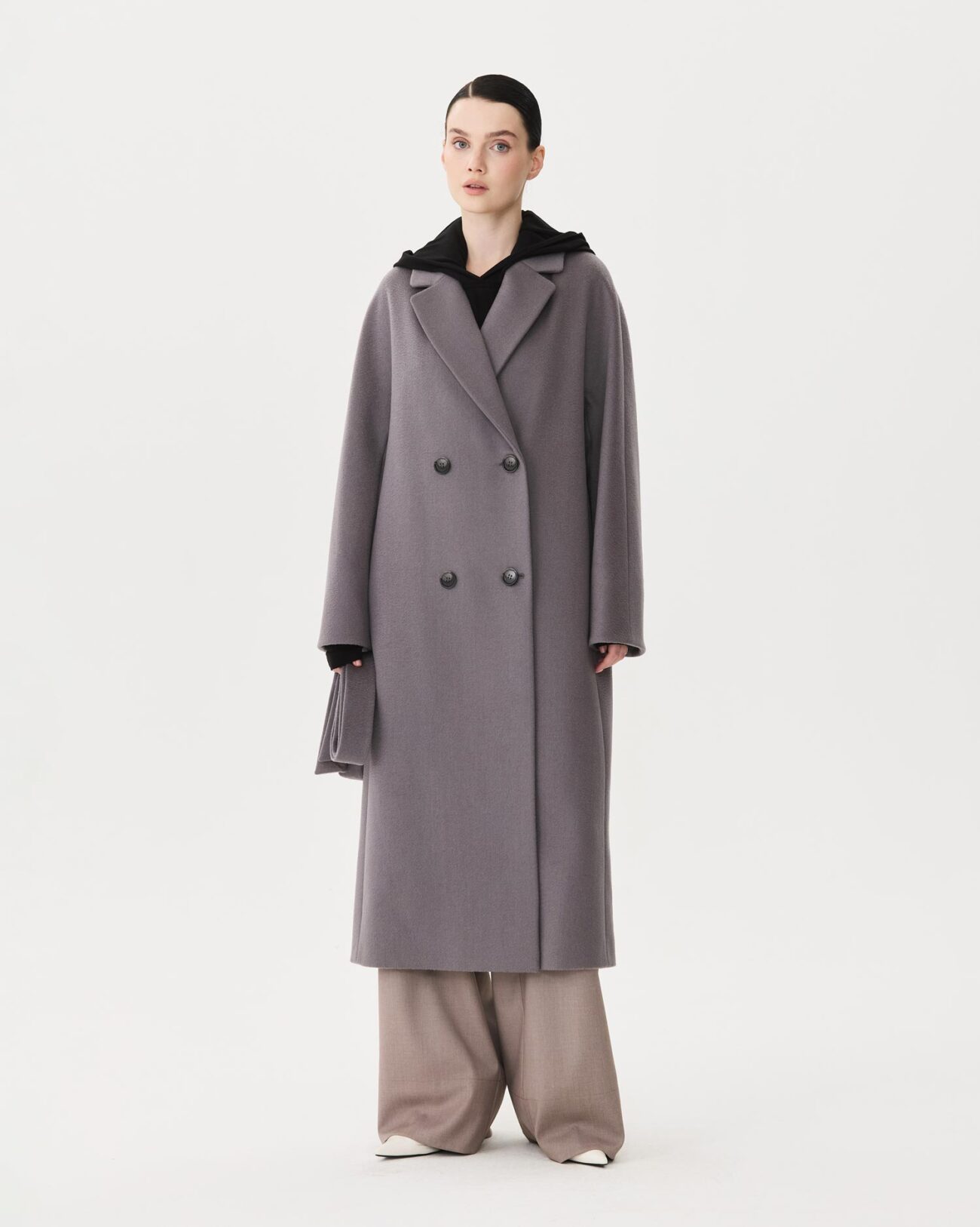 Женское пальто из коллекции Fall-Winter 25/26 Victoria Andreyanova