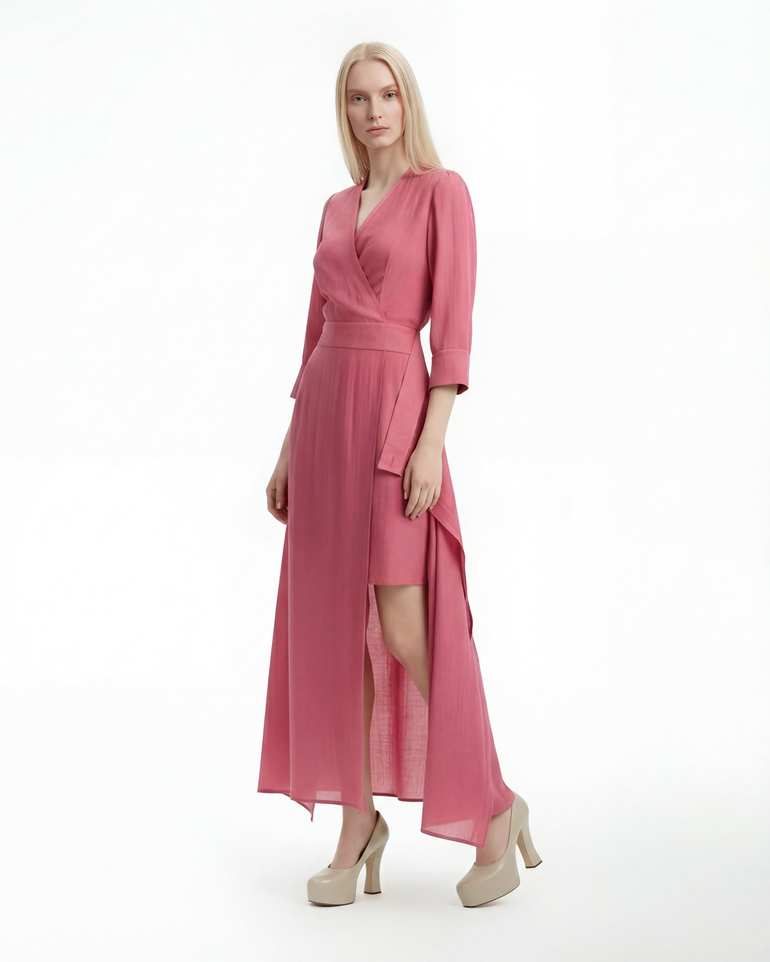 Розовое платье на запах миди Victoria Andreyanova весна 2026