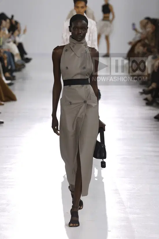 Max Mara SS26 runway — прямая юбка макси, Миланская неделя моды