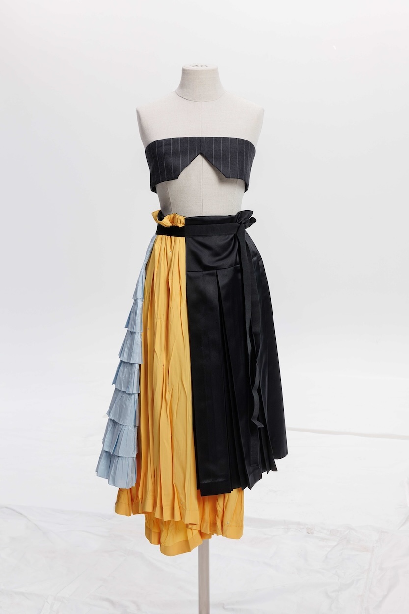 Prada SS26 — деконструированная юбка из трёх панелей, 27 часов ручной работы