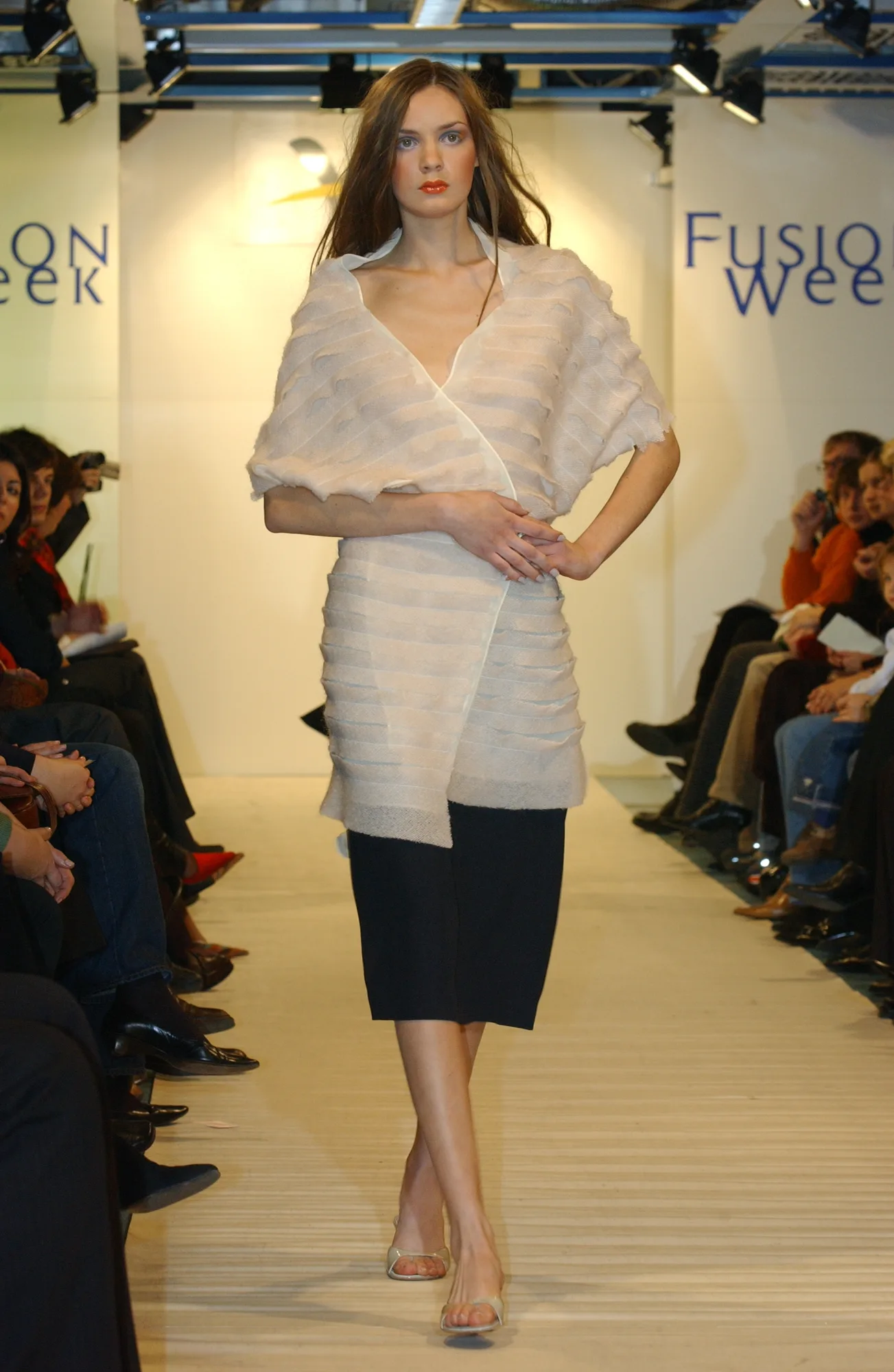 Коллекция 2001 Spring Fusion Week 2001, Victoria Andreyanova, образ 13
