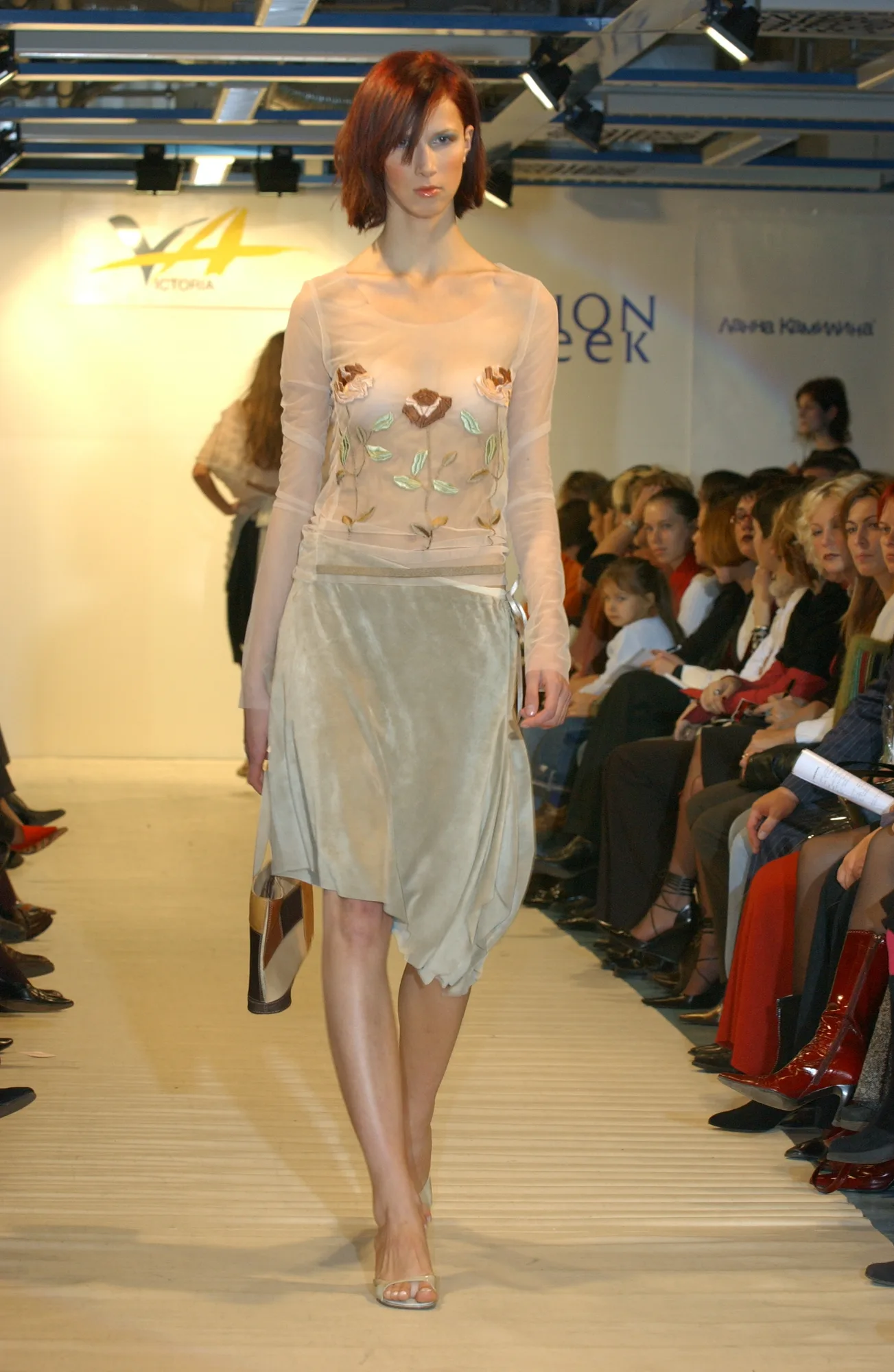 Коллекция 2001 Spring Fusion Week 2001, Victoria Andreyanova, образ 14