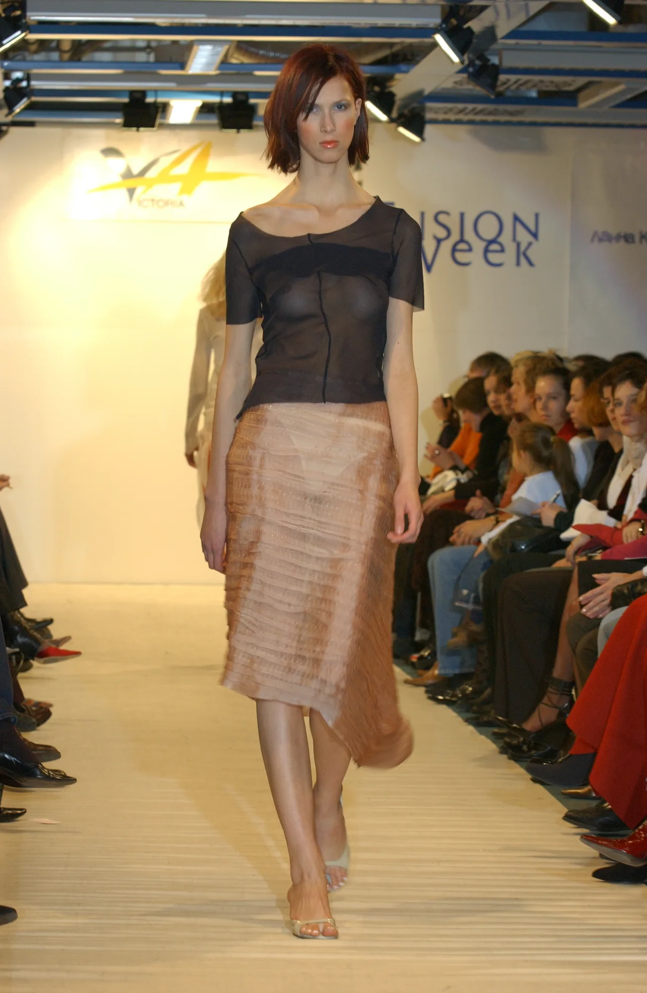 Коллекция 2001 Spring Fusion Week 2001, Victoria Andreyanova, образ 31