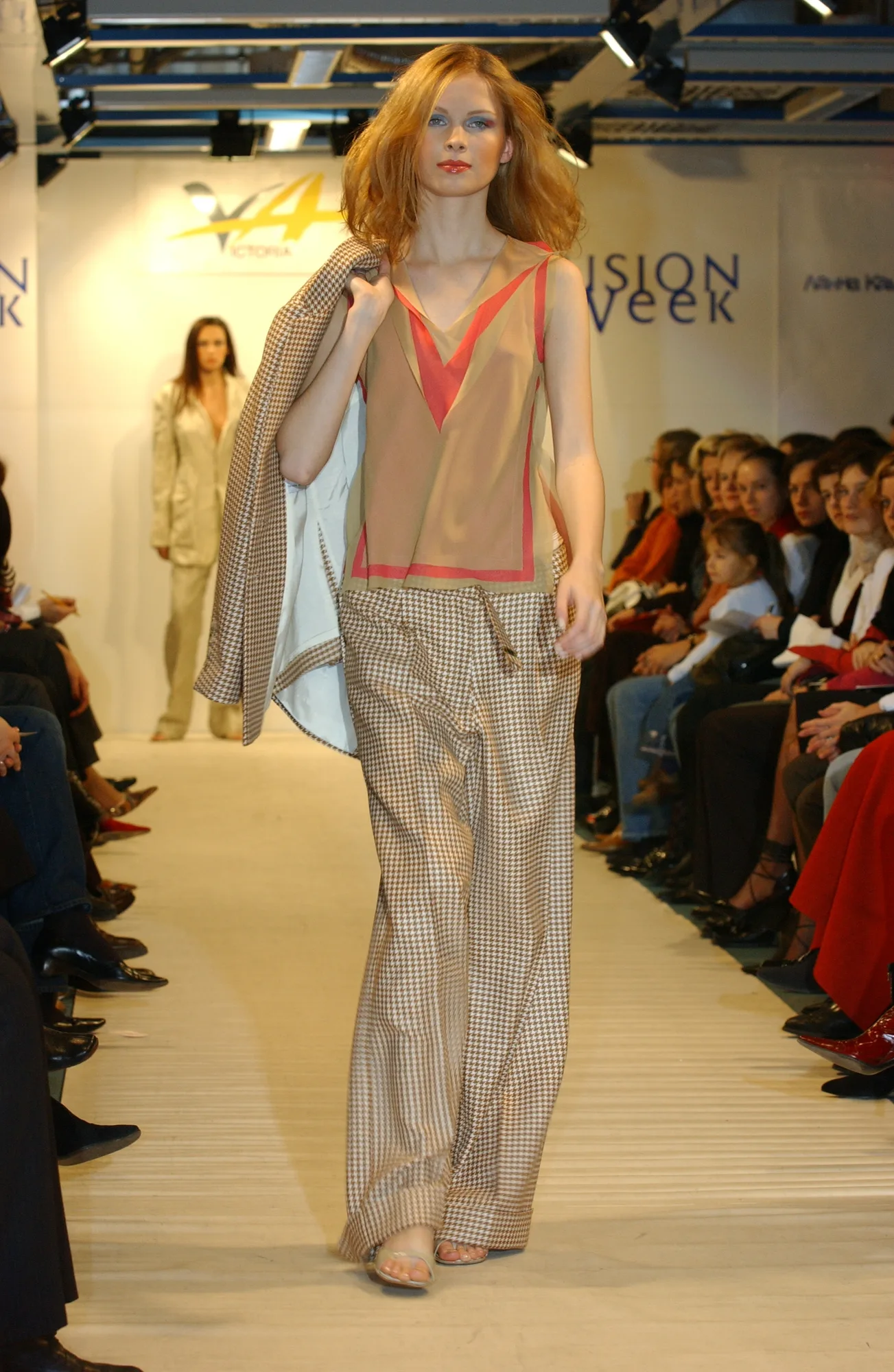 Коллекция 2001 Spring Fusion Week 2001, Victoria Andreyanova, образ 33