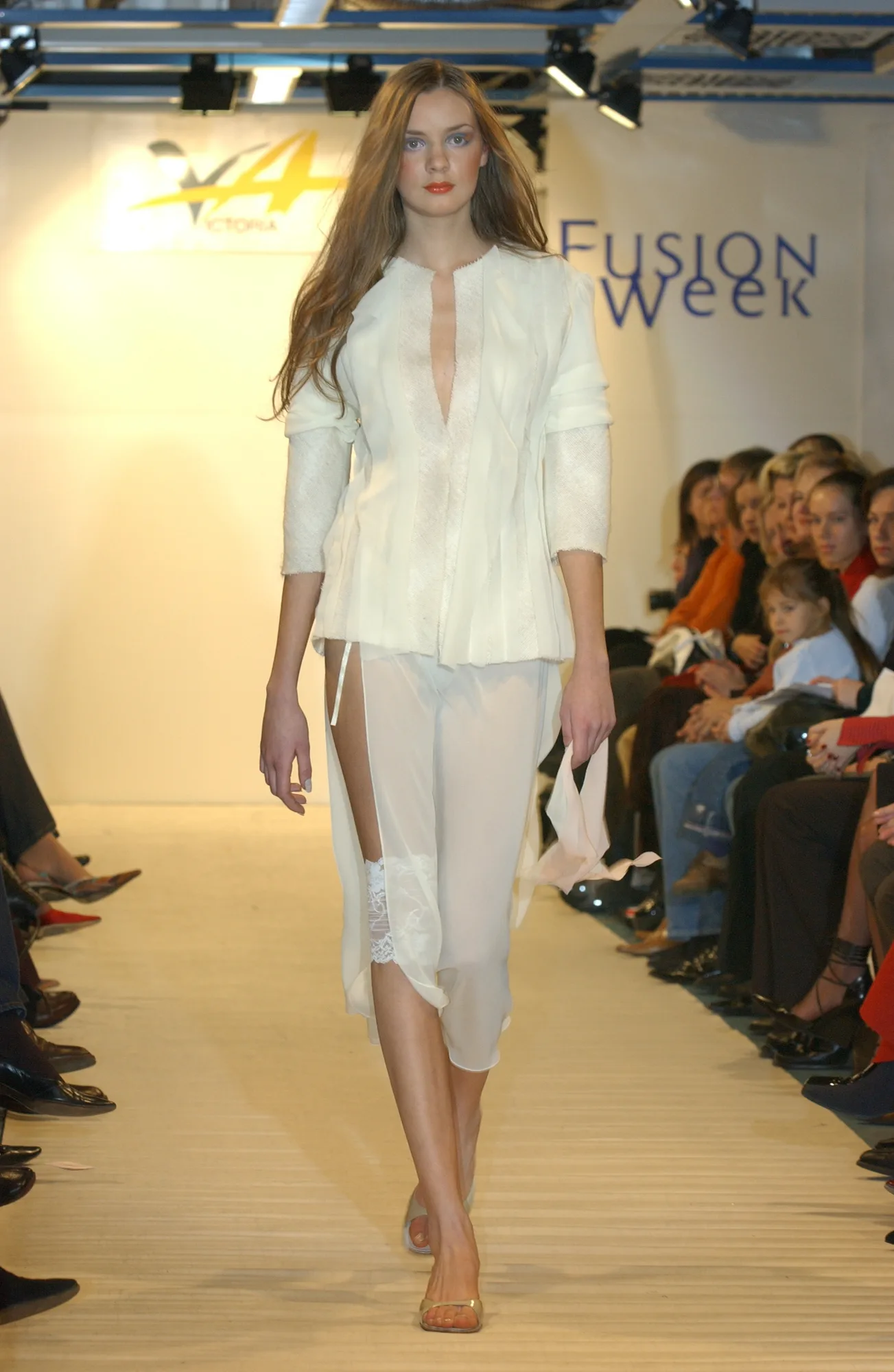 Коллекция 2001 Spring Fusion Week 2001, Victoria Andreyanova, образ 36