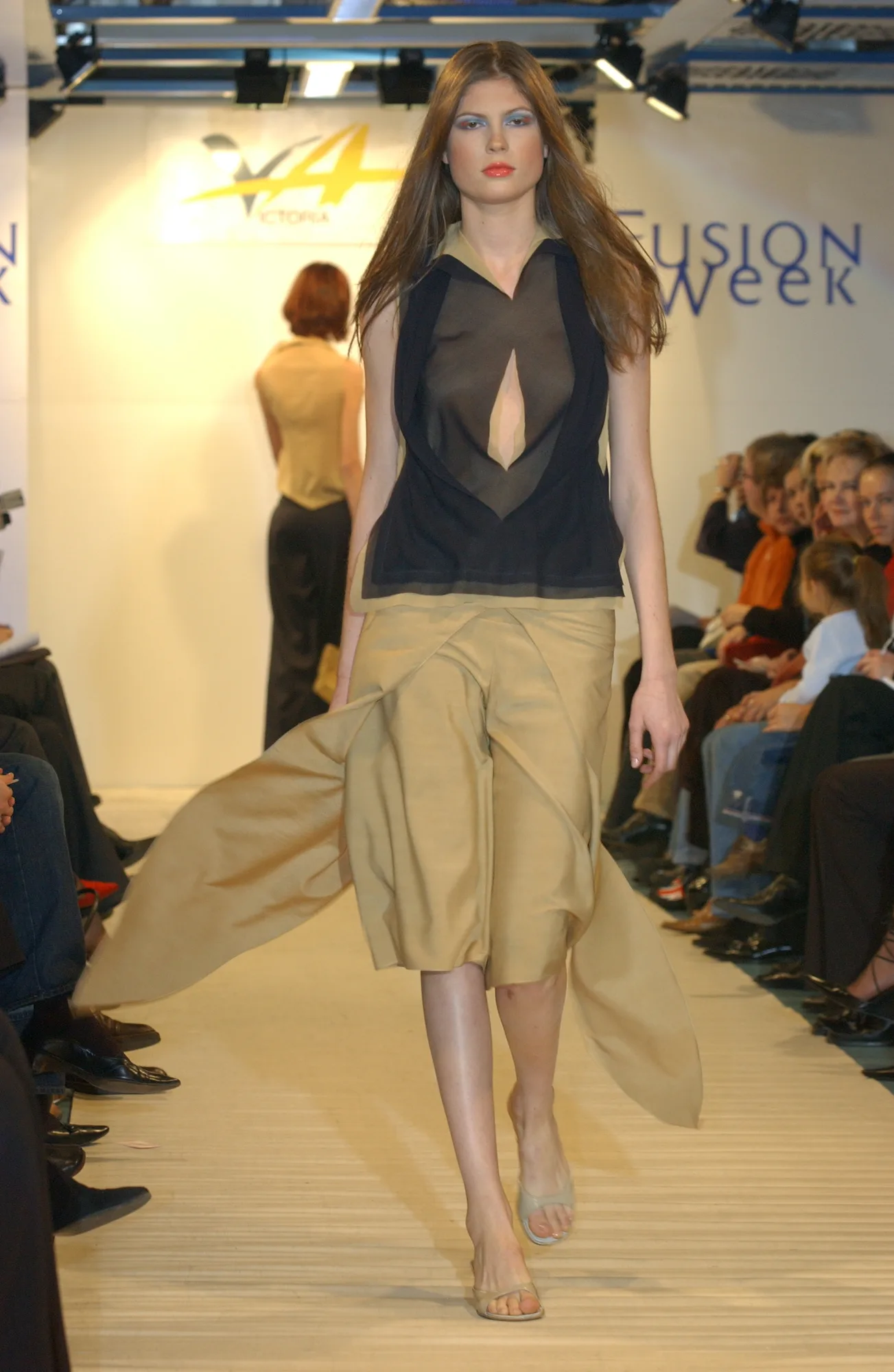 Коллекция 2001 Spring Fusion Week 2001, Victoria Andreyanova, образ 6