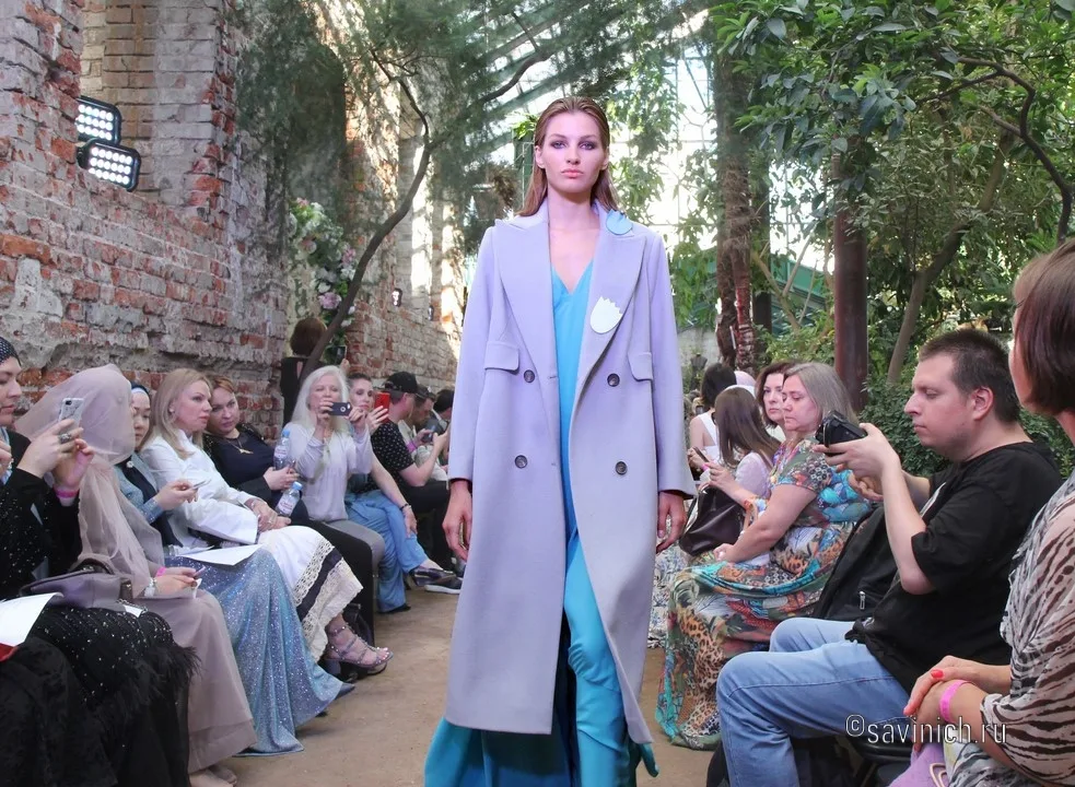 Коллекция VA FW 2019-20 (показ в оранжерее, коллекция ЭПОХА) 2019, Victoria Andreyanova, образ 17