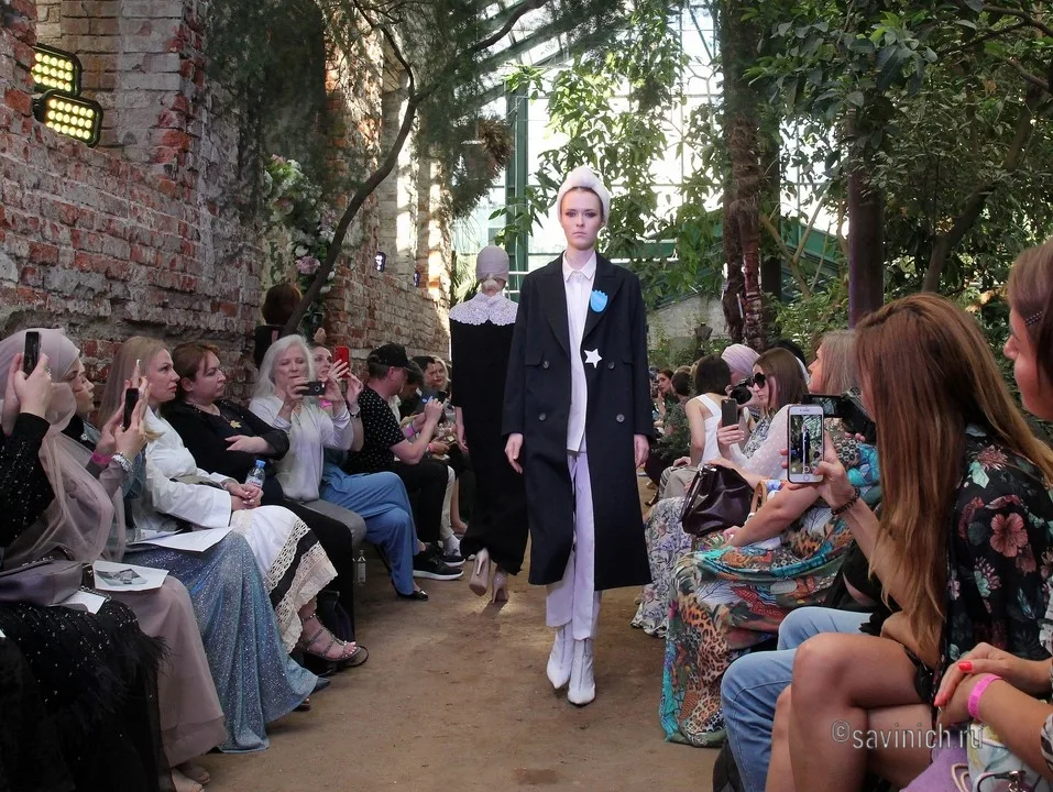 Коллекция VA FW 2019-20 (показ в оранжерее, коллекция ЭПОХА) 2019, Victoria Andreyanova, образ 19