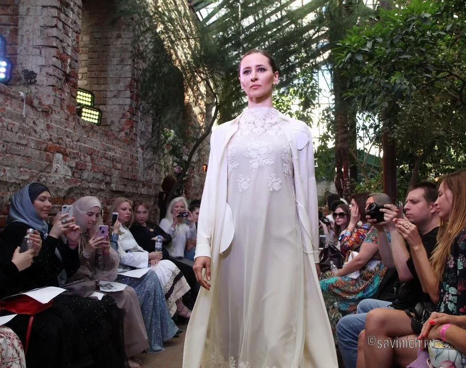 Коллекция VA FW 2019-20 (показ в оранжерее, коллекция ЭПОХА) 2019, Victoria Andreyanova, образ 20