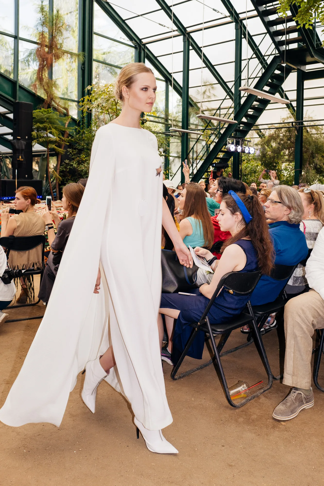 Коллекция VA FW 2019-20 (показ в оранжерее, коллекция ЭПОХА) 2019, Victoria Andreyanova, образ 23