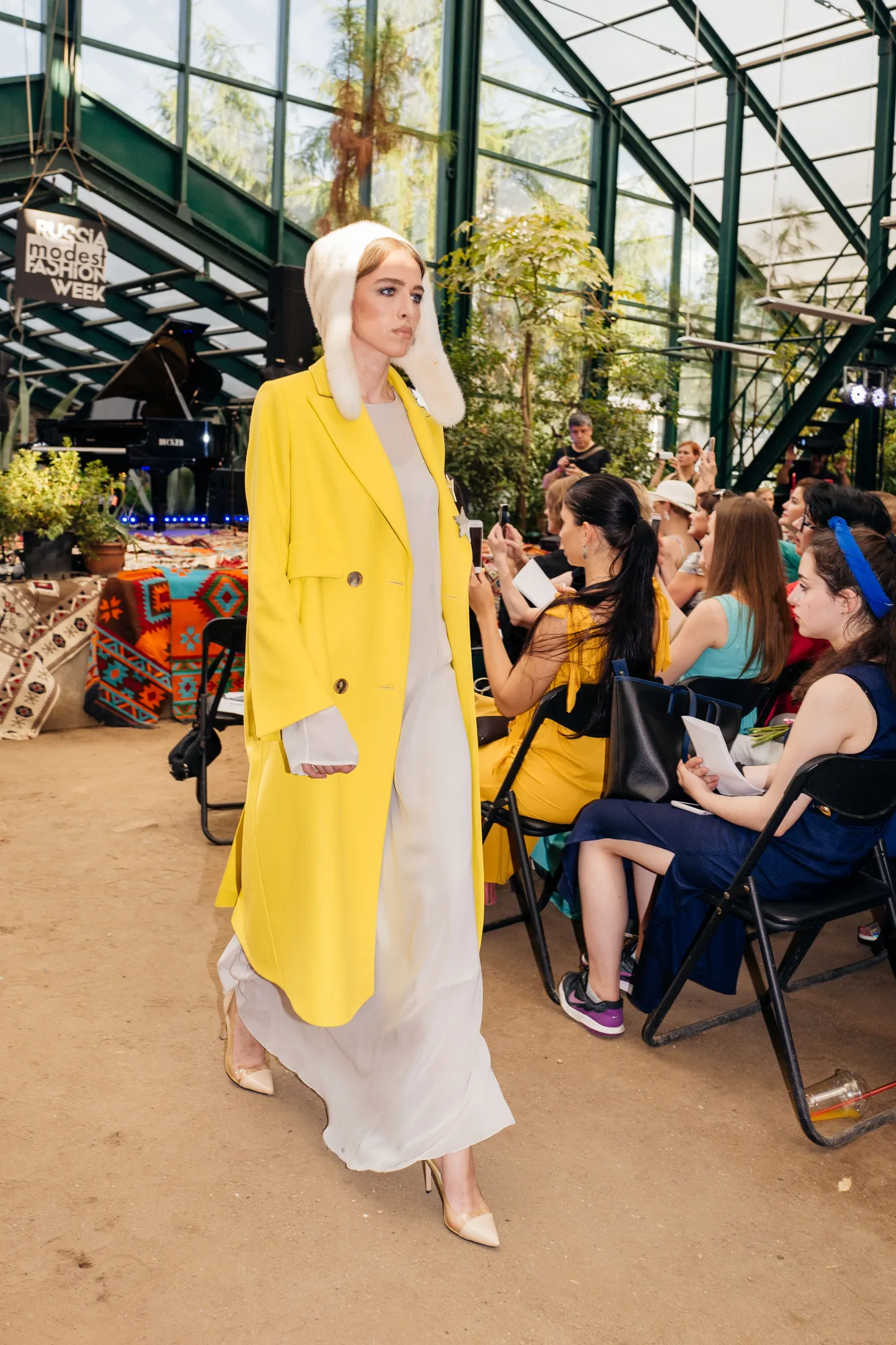 Коллекция VA FW 2019-20 (показ в оранжерее, коллекция ЭПОХА) 2019, Victoria Andreyanova, образ 24